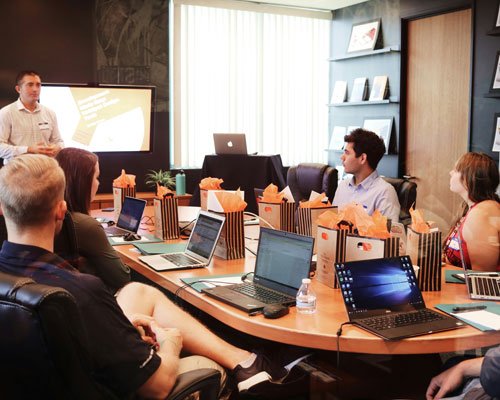 تجديد الإقامة